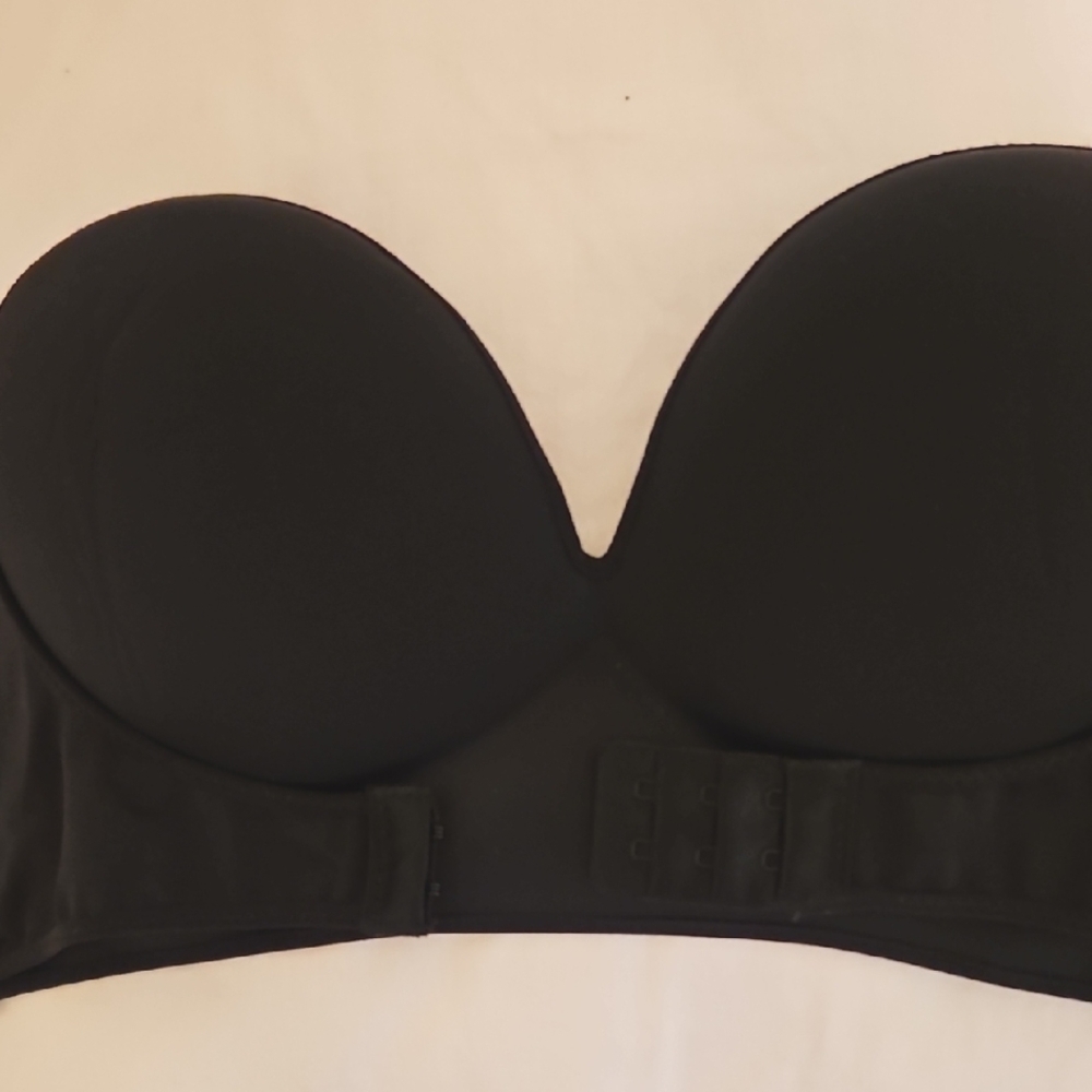 38/85 O2 Strapless Pushup Plunge Front Buckle Black Magic Bra